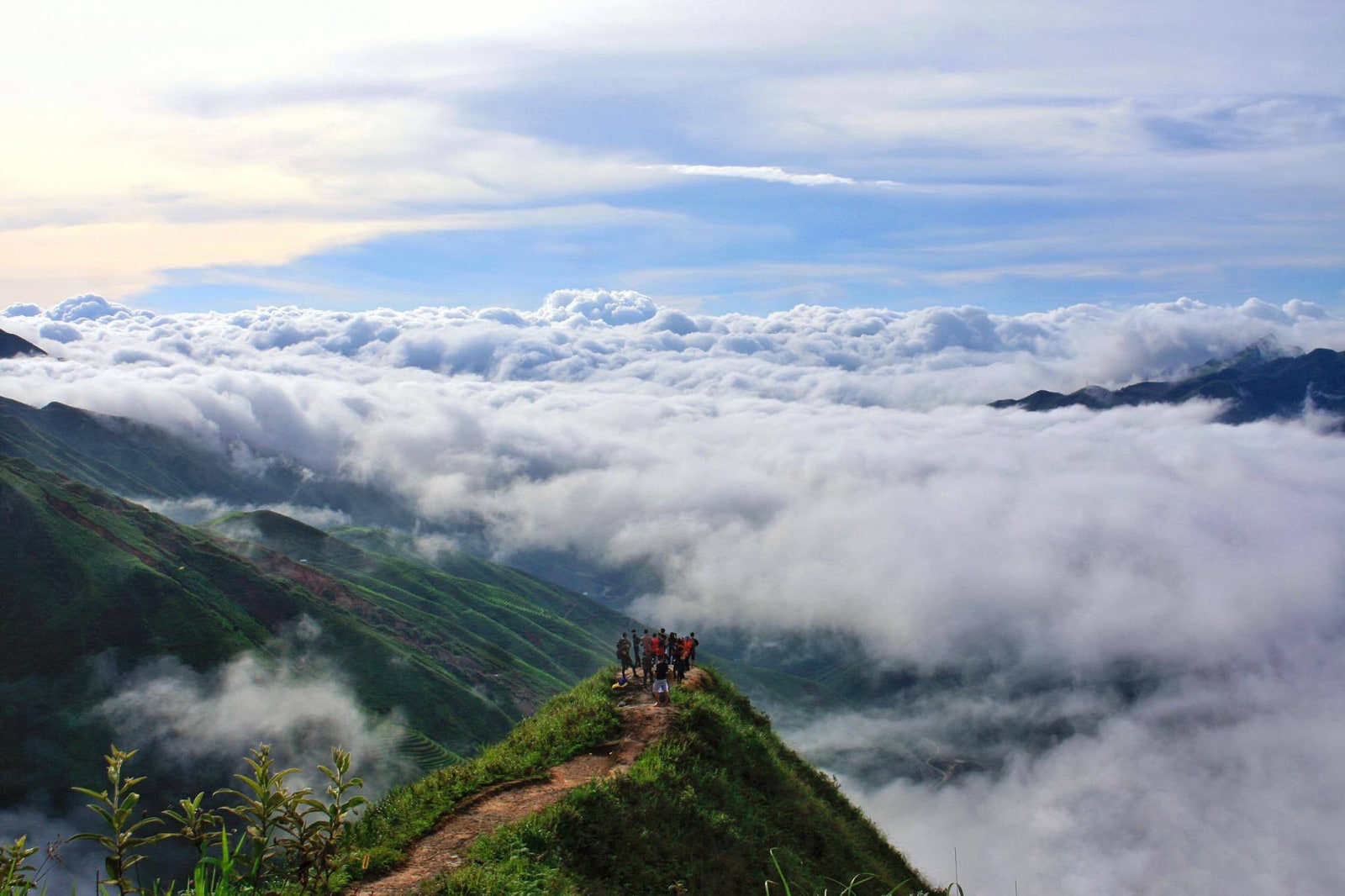 The air is dry with little rain and occasional morning fog, making it ideal for winter tourism